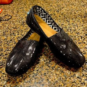 TOMS black sequined flats slip on women’s size 8